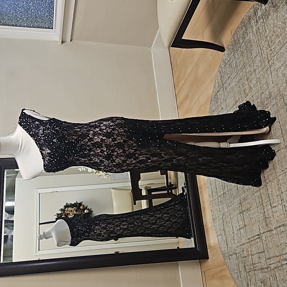 Size 6 black on nude one shoulder lace Mori Lee sheath prom dress w/ slit!